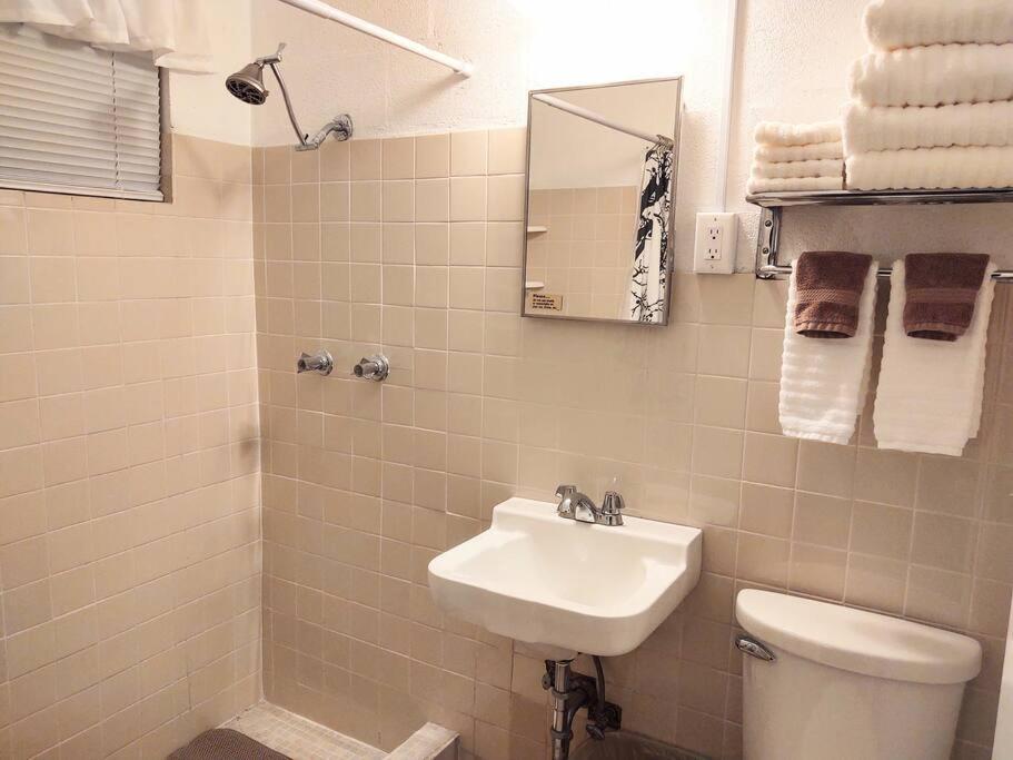 #02 - Unique Lakeside Studio Cottage- Pet Friendly 핫스프링스 외부 사진