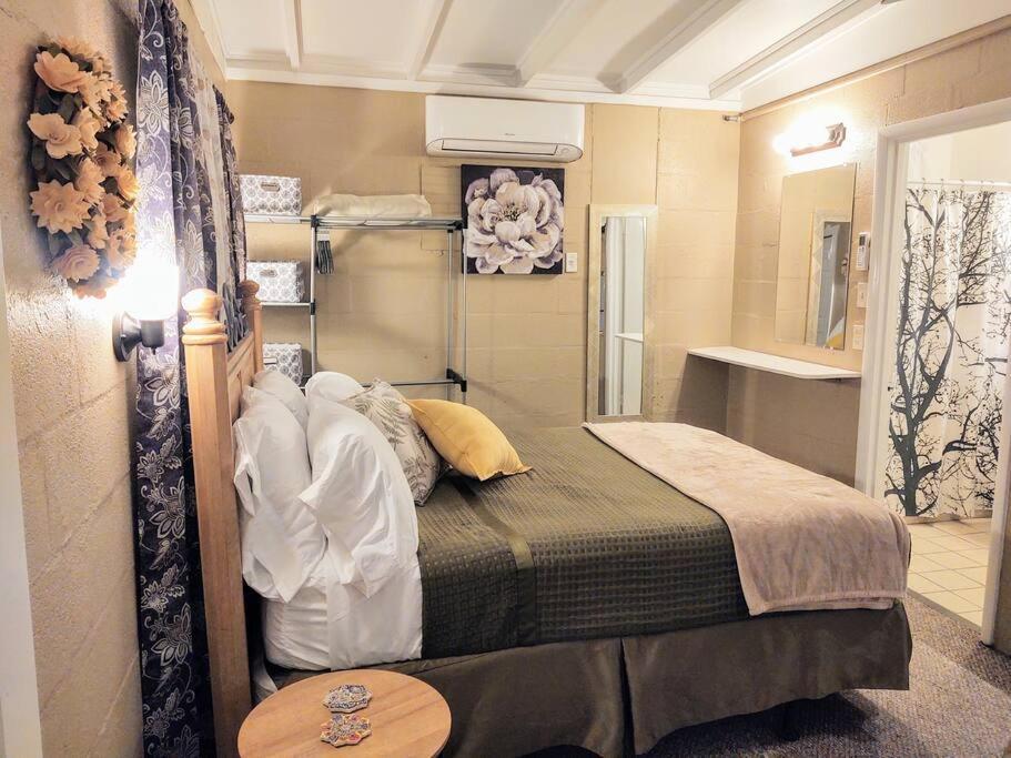 #02 - Unique Lakeside Studio Cottage- Pet Friendly 핫스프링스 외부 사진