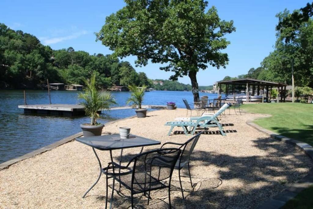 #02 - Unique Lakeside Studio Cottage- Pet Friendly 핫스프링스 외부 사진