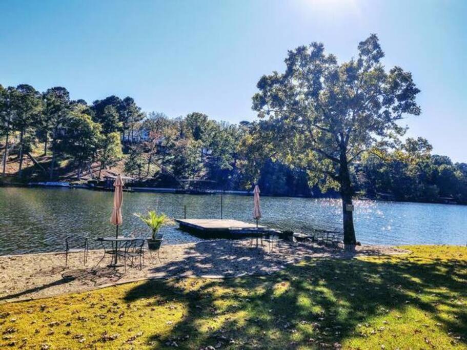 #02 - Unique Lakeside Studio Cottage- Pet Friendly 핫스프링스 외부 사진
