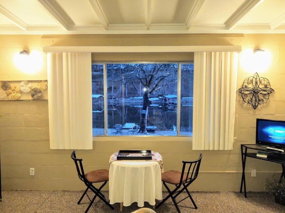 #02 - Unique Lakeside Studio Cottage- Pet Friendly 핫스프링스 외부 사진
