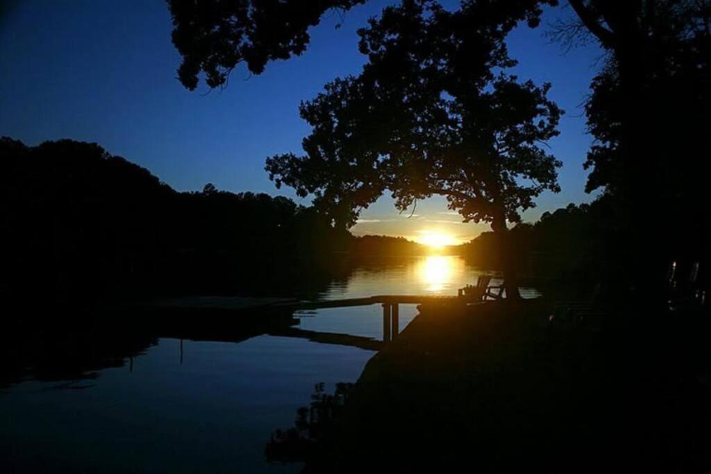 #02 - Unique Lakeside Studio Cottage- Pet Friendly 핫스프링스 외부 사진