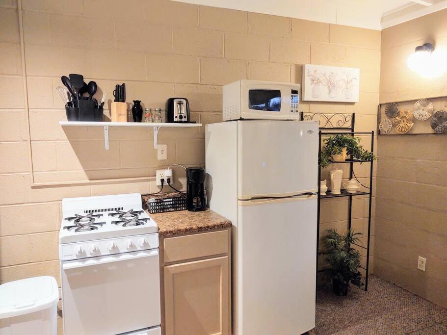 #02 - Unique Lakeside Studio Cottage- Pet Friendly 핫스프링스 외부 사진