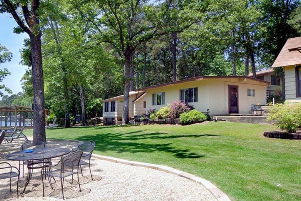 #02 - Unique Lakeside Studio Cottage- Pet Friendly 핫스프링스 외부 사진